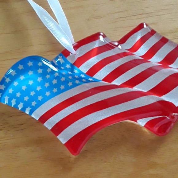 NIB Hallmark Keepsake American Flag Glass Ornament - Picture 9 of 14